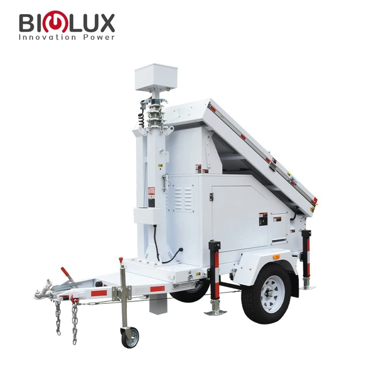 Protezione dagli incendi. Rimorchio CCTV solare con montaggio di 4 telecamere termiche